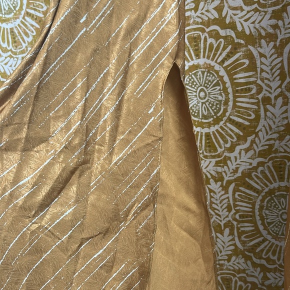 NWOT DIARRABLU Maya Exaggerated Long Sleeve Textured Wrap Dress in Gold Sz 3XL - Picture 3 of 13